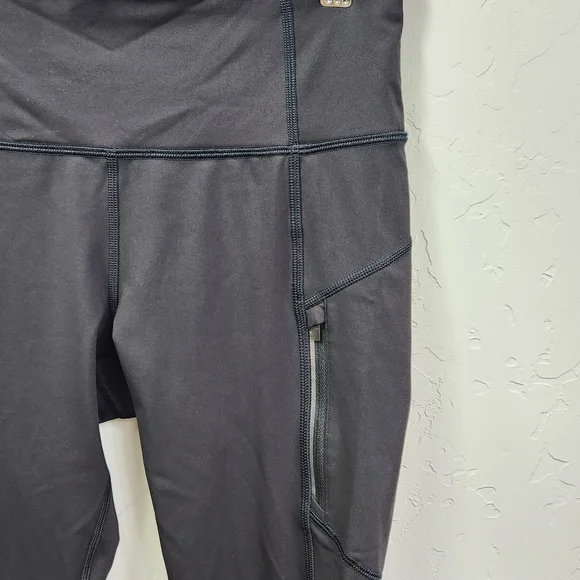 ATHLETA || Black Ankle Cropped Leggings - Picture 4 of 10